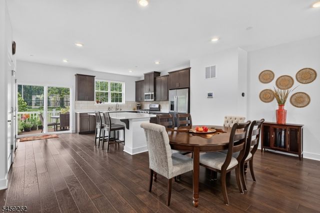 2 Coogan Ct, Morris Plains Boro, NJ 07950
