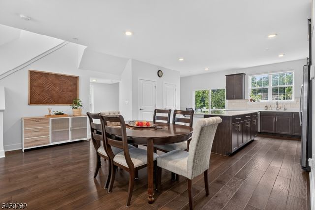 2 Coogan Ct, Morris Plains Boro, NJ 07950