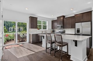 2 Coogan Ct, Morris Plains Boro, NJ 07950