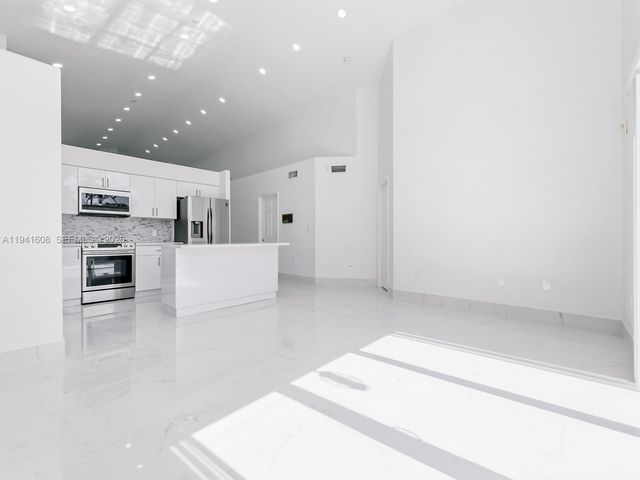 8714 NW 153rd Ter 1, Miami Lakes, FL 33018