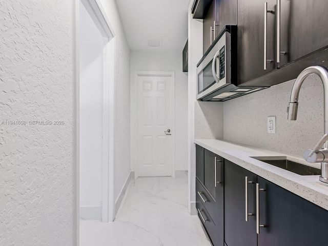 8714 NW 153rd Ter 1, Miami Lakes, FL 33018