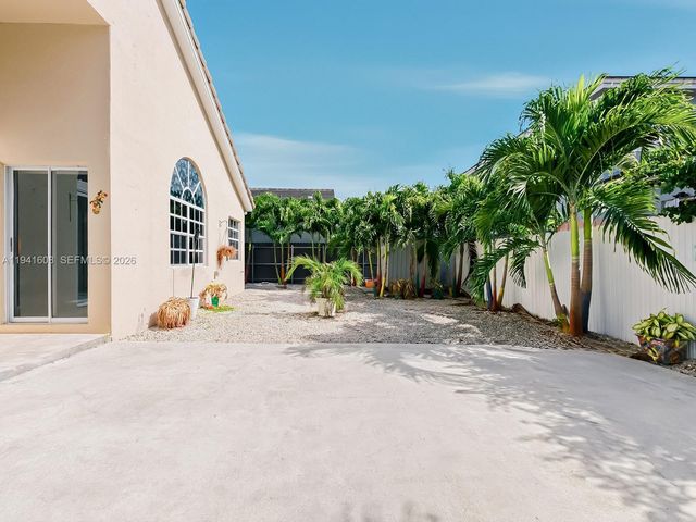 8714 NW 153rd Ter 1, Miami Lakes, FL 33018