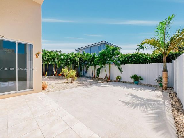 8714 NW 153rd Ter 1, Miami Lakes, FL 33018