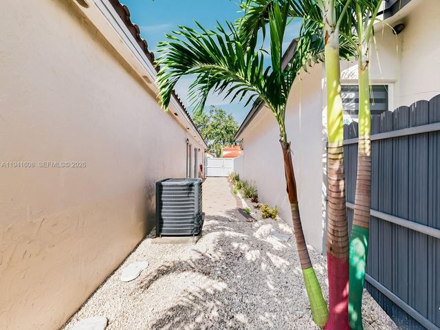 8714 NW 153rd Ter 1, Miami Lakes, FL 33018