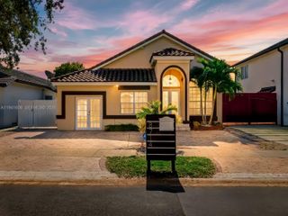 8714 NW 153rd Ter 1, Miami Lakes, FL 33018