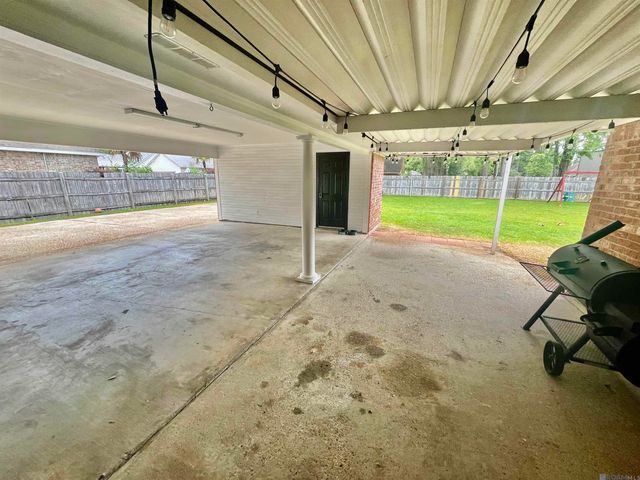 13931 Lynn St, Walker, LA 70785