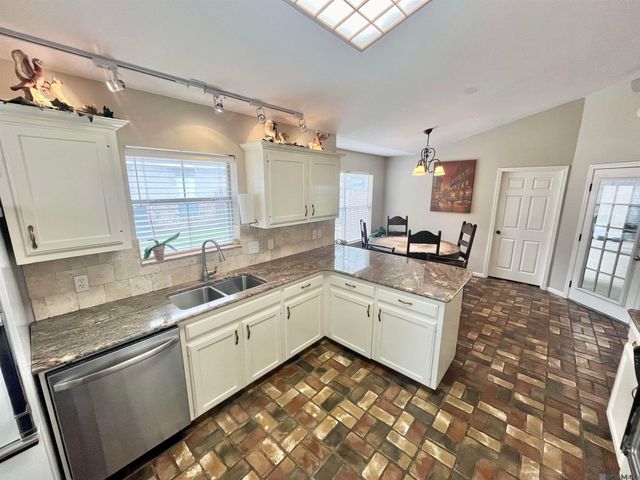 13931 Lynn St, Walker, LA 70785