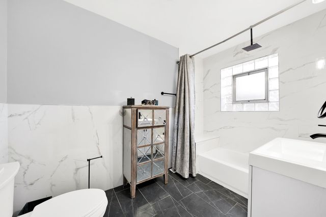 3700 W 81st Place, Chicago, IL 60652