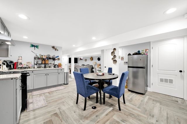 3700 W 81st Place, Chicago, IL 60652