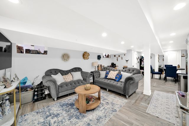 3700 W 81st Place, Chicago, IL 60652