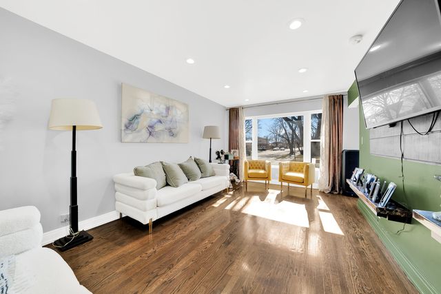 3700 W 81st Place, Chicago, IL 60652