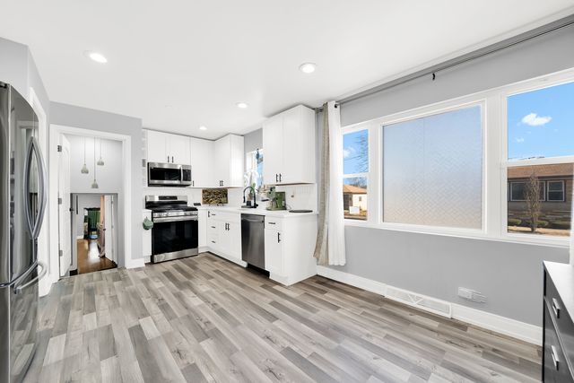 3700 W 81st Place, Chicago, IL 60652