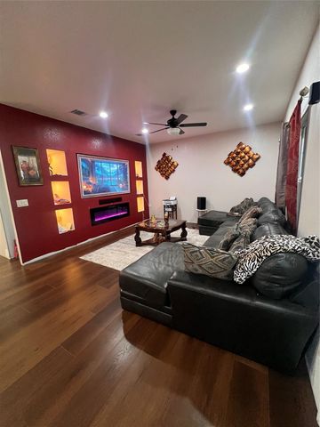 54 Road 5203, Cleveland, TX 77327