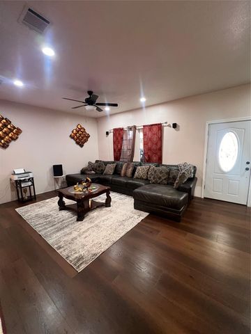 54 Road 5203, Cleveland, TX 77327