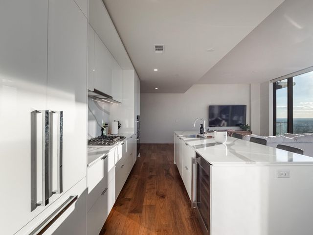 44 East Ave 4303, Austin, TX 78701