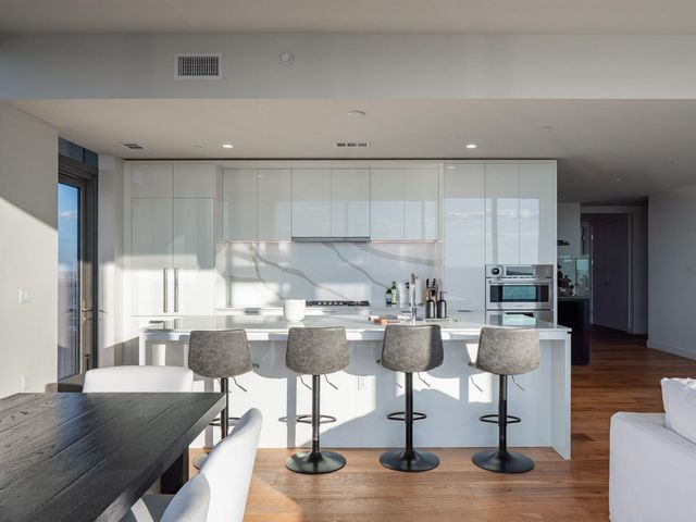 44 East Ave 4303, Austin, TX 78701