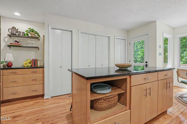 625 Kensington Drive, Chapel Hill, NC 27514