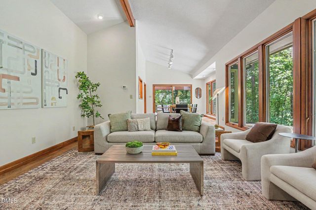 625 Kensington Drive, Chapel Hill, NC 27514
