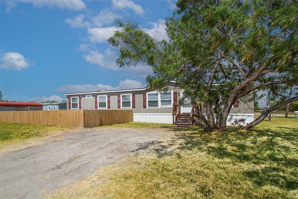 301 Industrial St, Taft, TX 78390 — exterior