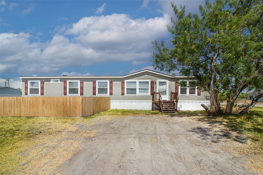 301 Industrial St, Taft, TX 78390 — photo 2