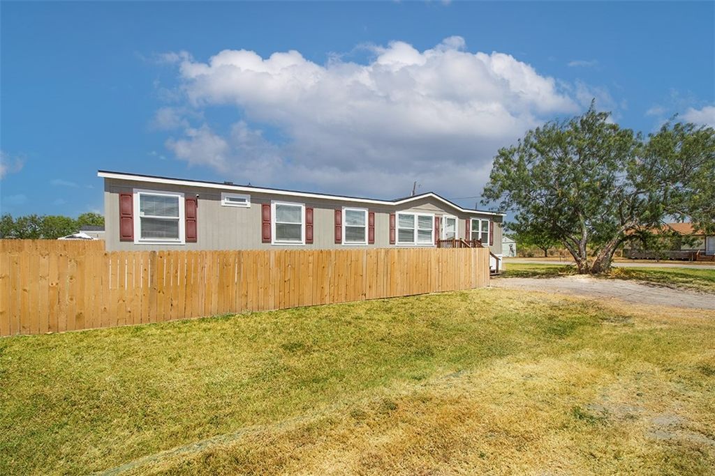 301 Industrial St, Taft, TX 78390 — photo 3