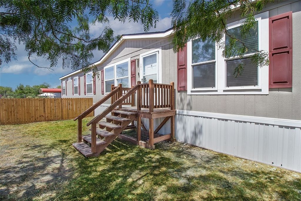 301 Industrial St, Taft, TX 78390 — photo 4