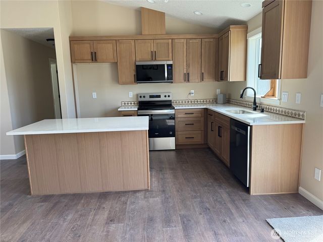 204 Douglas Street, Longview, WA 98632