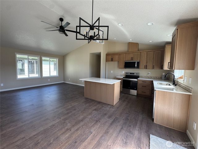 204 Douglas Street, Longview, WA 98632