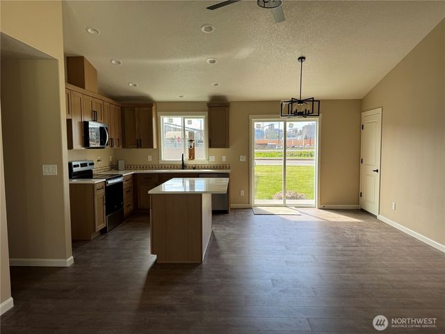 204 Douglas Street, Longview, WA 98632