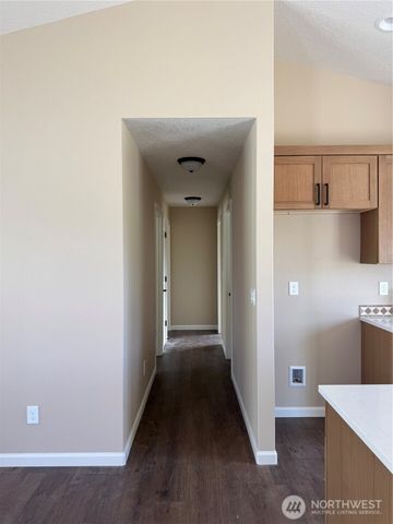 204 Douglas Street, Longview, WA 98632