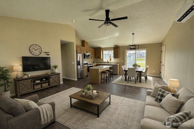 204 Douglas Street, Longview, WA 98632