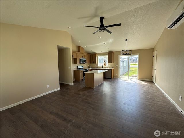 204 Douglas Street, Longview, WA 98632