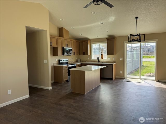 204 Douglas Street, Longview, WA 98632