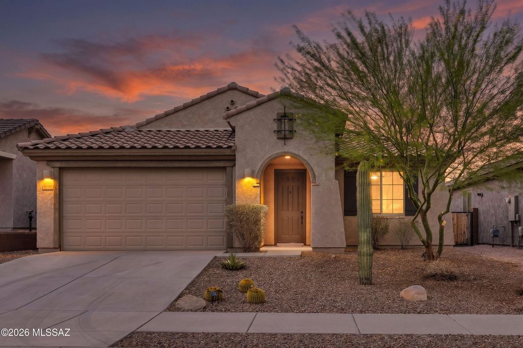 8322 W Spaulding Street, Tucson, AZ 85743