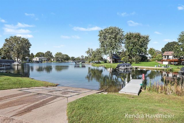 6785 Gran Via Drive, Rockford, MI 49341