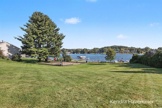 6785 Gran Via Drive, Rockford, MI 49341