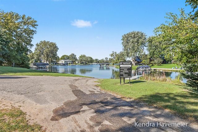 6785 Gran Via Drive, Rockford, MI 49341