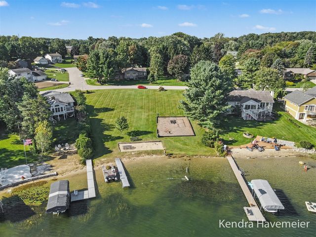 6785 Gran Via Drive, Rockford, MI 49341