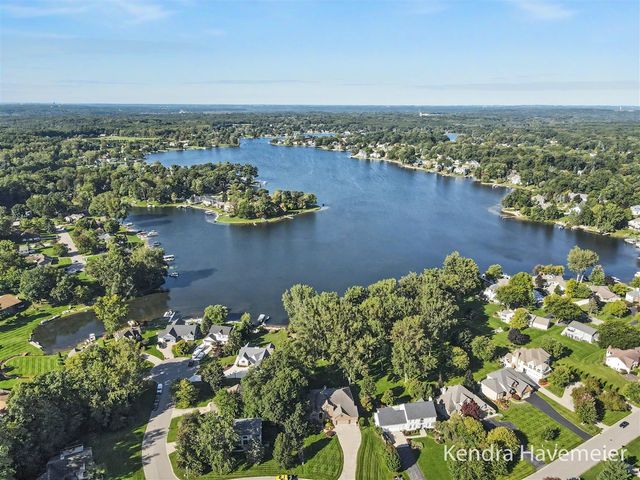 6785 Gran Via Drive, Rockford, MI 49341