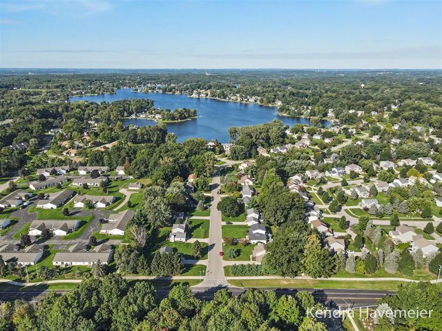 6785 Gran Via Drive, Rockford, MI 49341