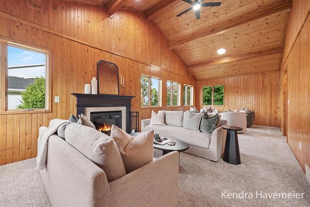 6785 Gran Via Drive, Rockford, MI 49341
