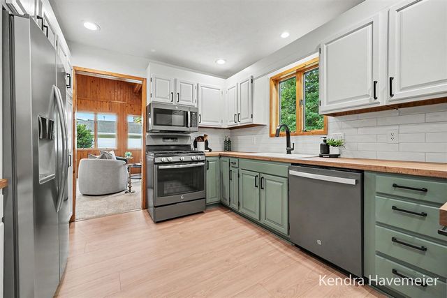 6785 Gran Via Drive, Rockford, MI 49341