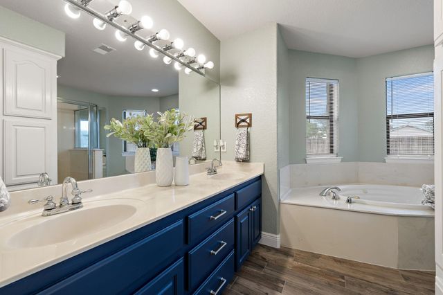 108 Independence DR, Liberty Hill, TX 78642