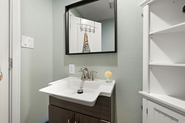 108 Independence DR, Liberty Hill, TX 78642
