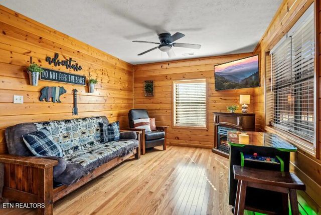 1615 Pinewood Way, Sevierville, TN 37862