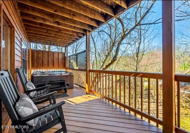 1615 Pinewood Way, Sevierville, TN 37862