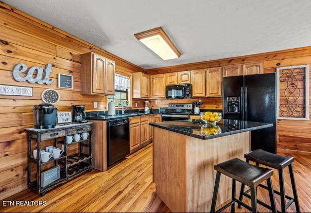 1615 Pinewood Way, Sevierville, TN 37862