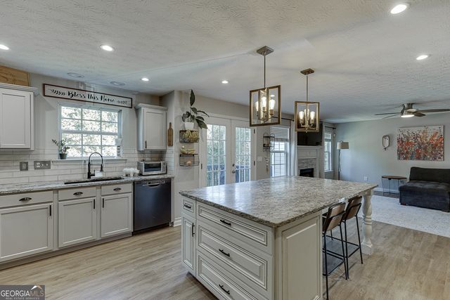 812 Holly Meadow Drive, Buford, GA 30518