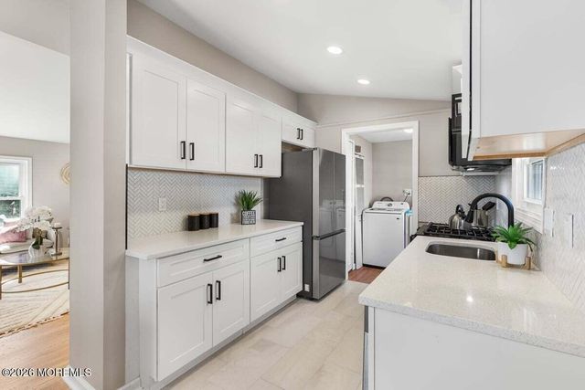 35 Deer Way, Manalapan, NJ 07726