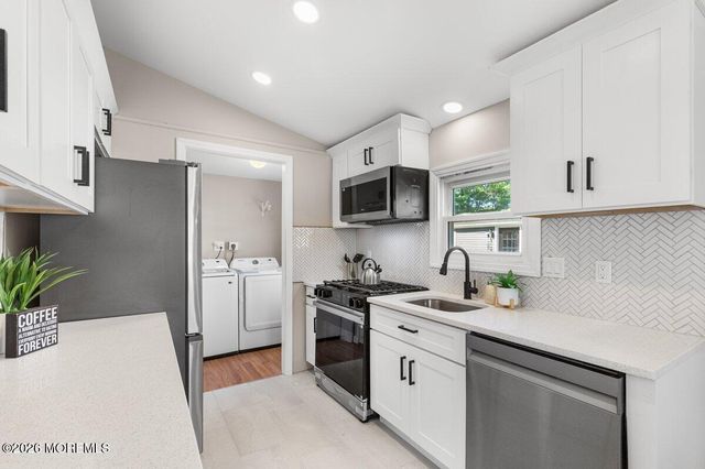 35 Deer Way, Manalapan, NJ 07726